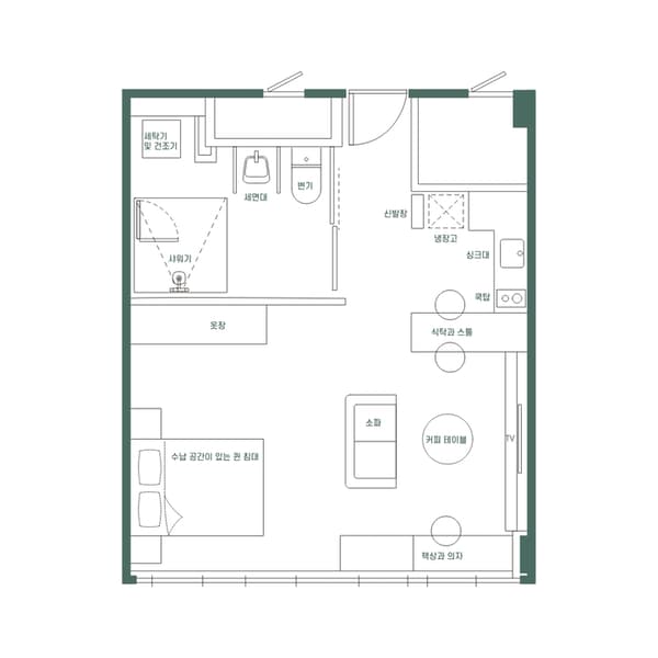 Detailed floor plan illustration of the Junior Luxe Suite with Korean labels, showing the large, open layout including the bathroom (세탁기 및 건조기), kitchen (냉장고, 싱크대, 쿡탑), queen bed (퀸 침대), separate 소파 and 커피 테이블, and 책상과 의자 area.